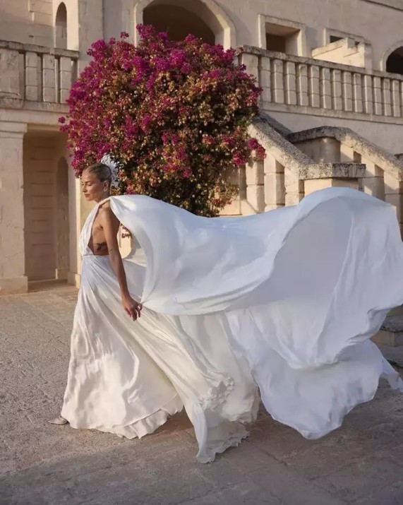 Burcu Esmersoy İtalya'da evlendi!